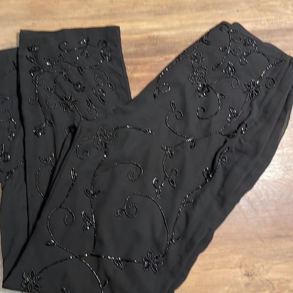 Black pants with fancy pearls - Picture 16 of 16